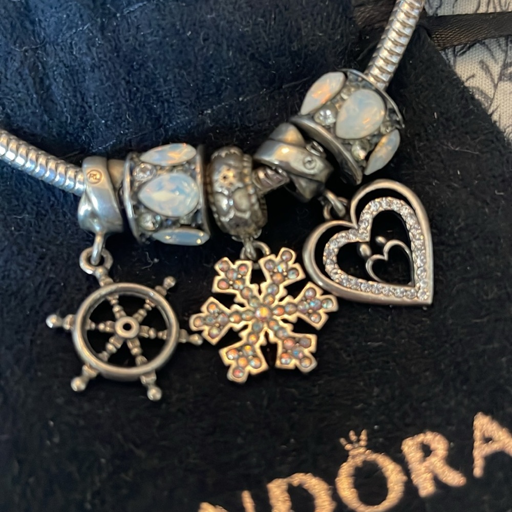 Pandora charm bracelet - Picture 2 of 4